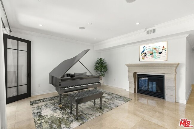 Building Photo - 208 S Lasky Dr