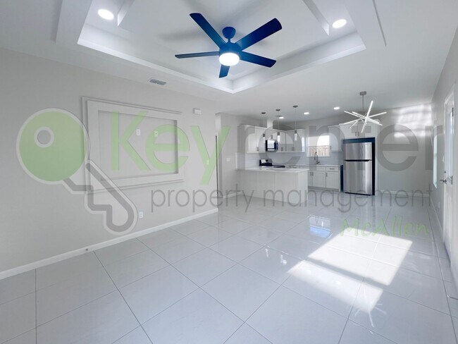 Building Photo - 2004 E 1st St