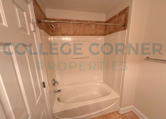 Building Photo - 4964 Wyngate Village Dr