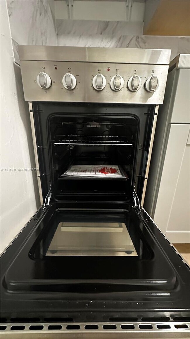 Building Photo - 732 Moffett St