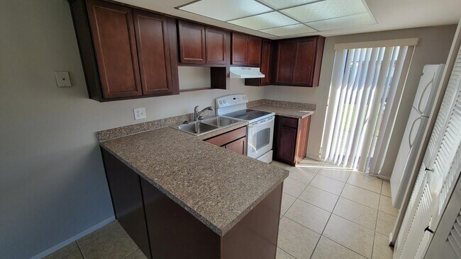 Building Photo - 130 Las Brisas Way
