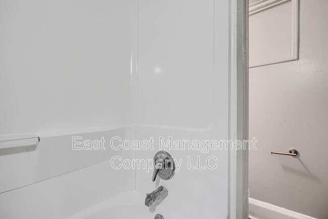 Building Photo - 425 N Highland Ave