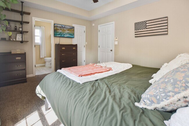 Building Photo - Pet Friendly Three Bedroom with Pool!
