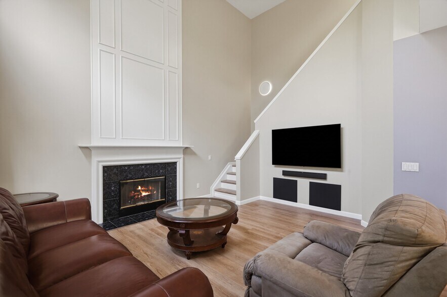 Building Photo - 44525 Fenwick Dr