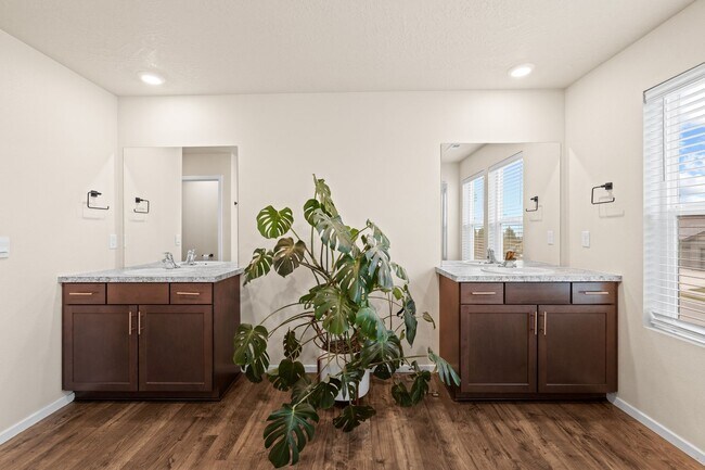 Building Photo - 2022 Built Charming 4-Bedroom Retreat with Scenic Views just 15 minutes west from downtown Spokane