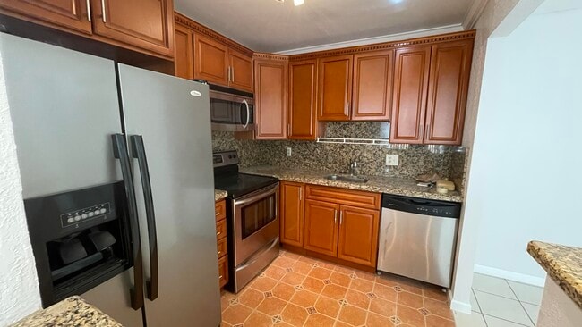 Building Photo - 166 Valencia Dr