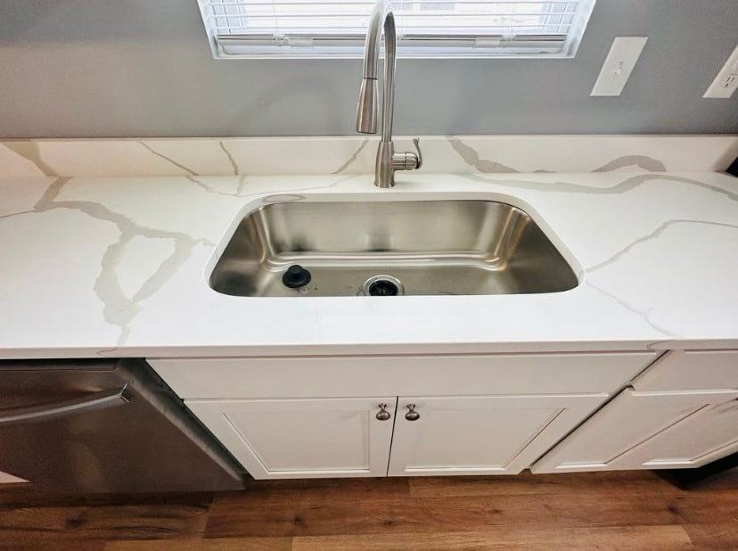 Kitchen sink - 4916 Mecca St