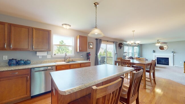 Building Photo - 817 Saybrook Falls Dr