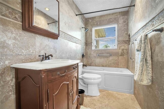 Building Photo - 2825 SW 5th St