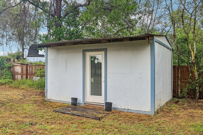 Building Photo - 410 Magnolia St