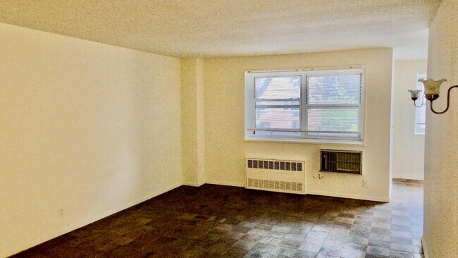 Building Photo - 100 Lincoln Ave