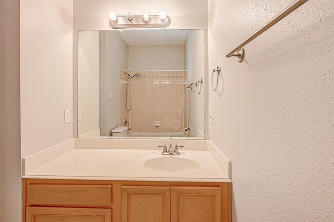 Building Photo - 717 Cedarwood Dr