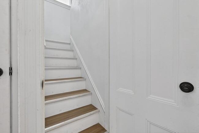 Building Photo - 166 Elliot St