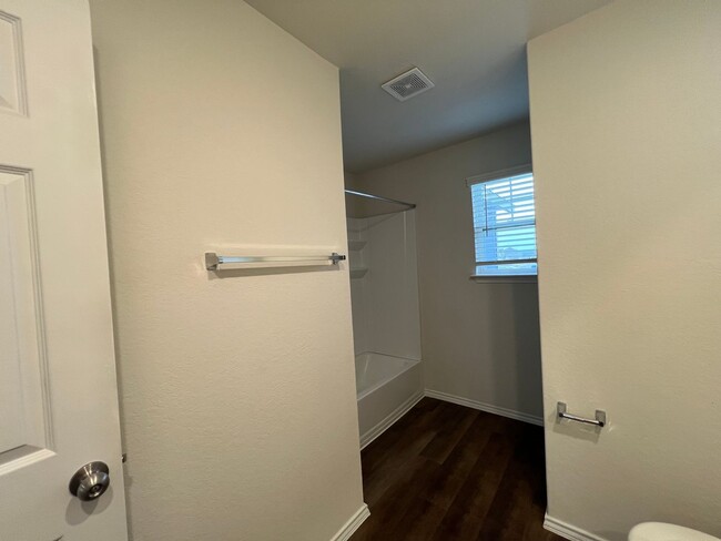Building Photo - Stunning 4 bdrm Two-Story in  NBTX