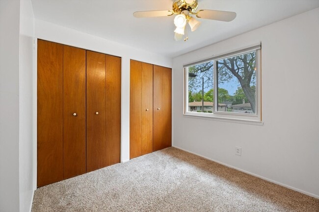 Building Photo - Move-In Ready 4 bedroom, 3 bathroom Home i...
