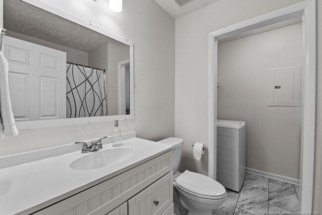 Building Photo - 1865 Tryon Dr