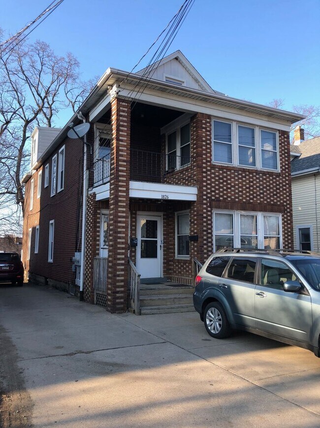 Building Photo - 1826 W 8th St