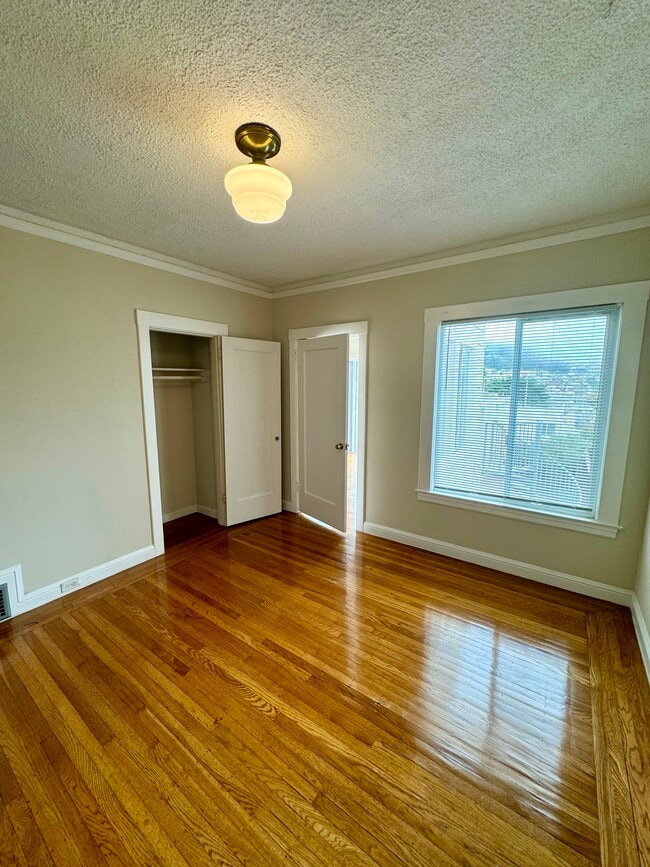 Building Photo - 2538 15th Ave