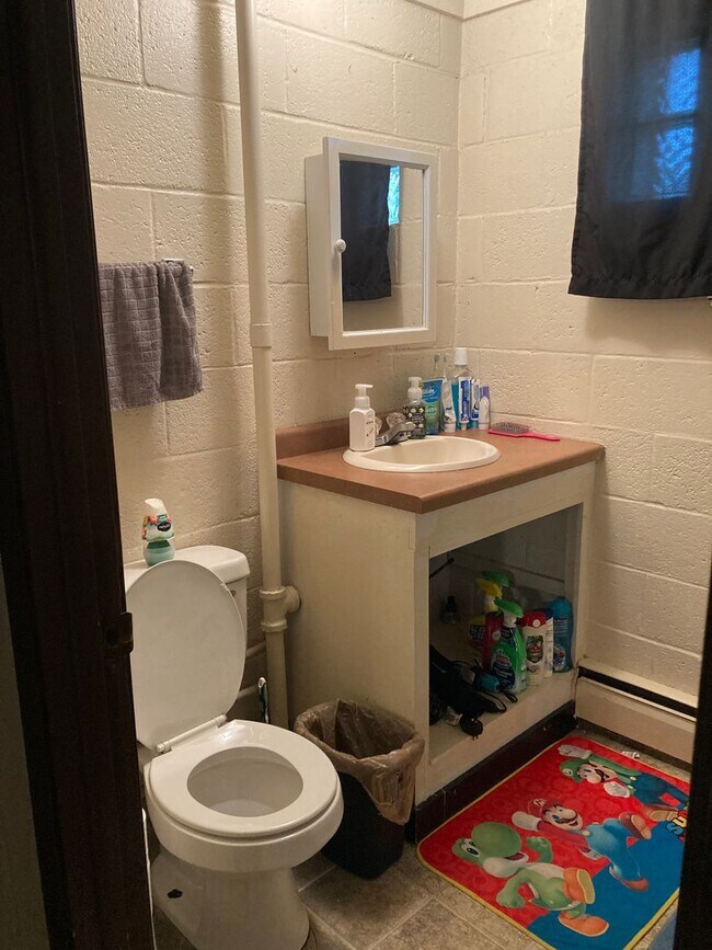 Building Photo - 1618 Maple Grove Rd