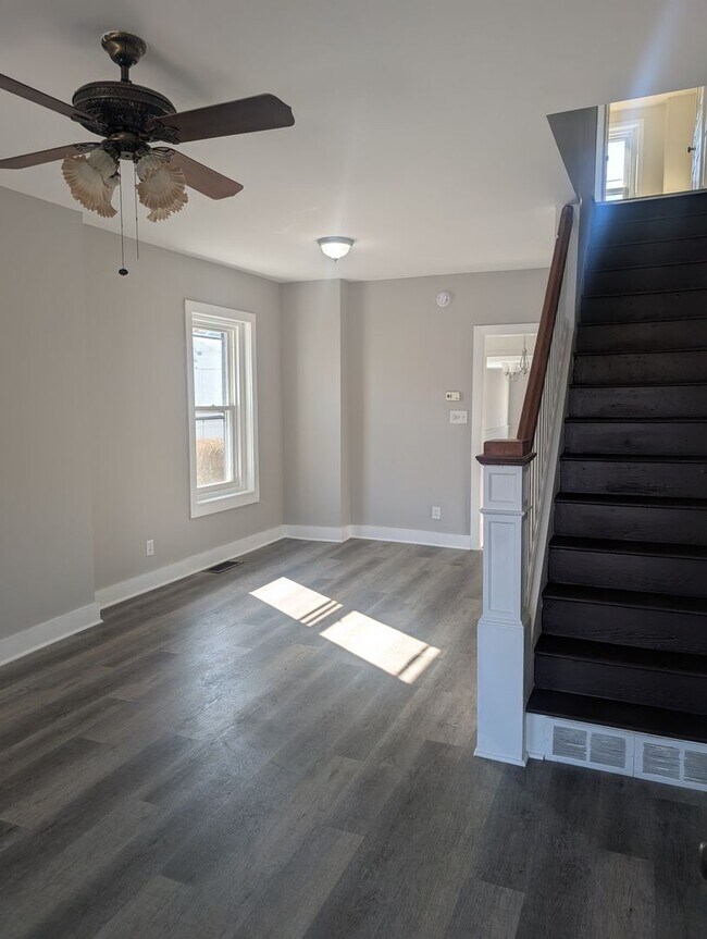 Building Photo - 2 Bedroom House for Rent