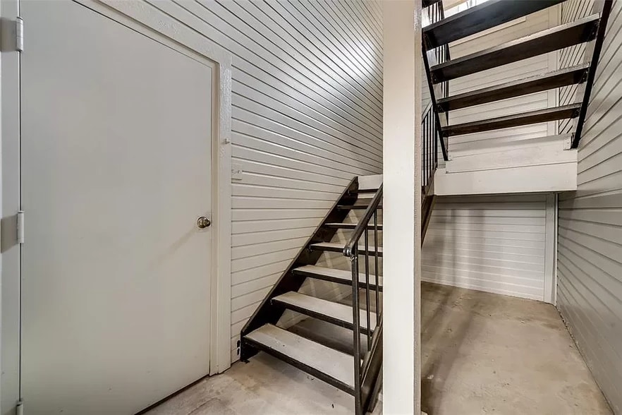 Building Photo - 14400 Montfort Dr