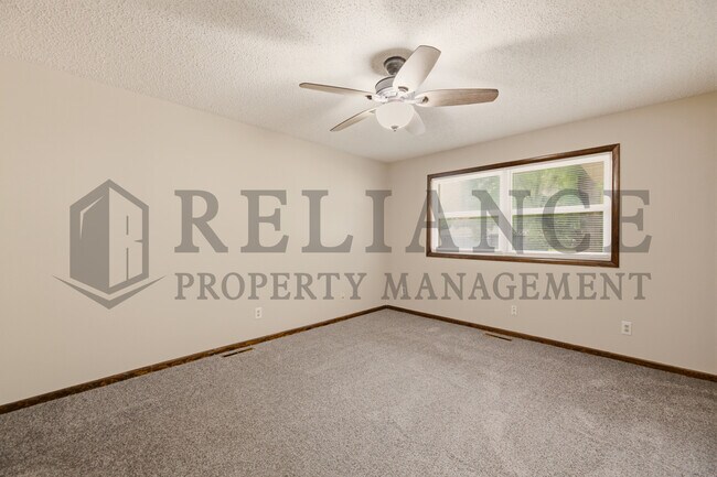 Building Photo - 428 Peach Tree Ln