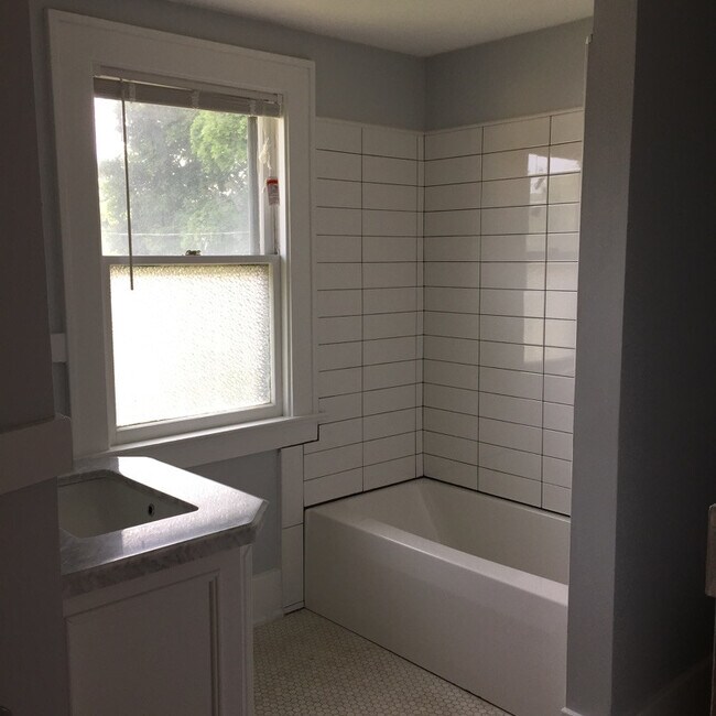 Building Photo - 318 MERCHANTS