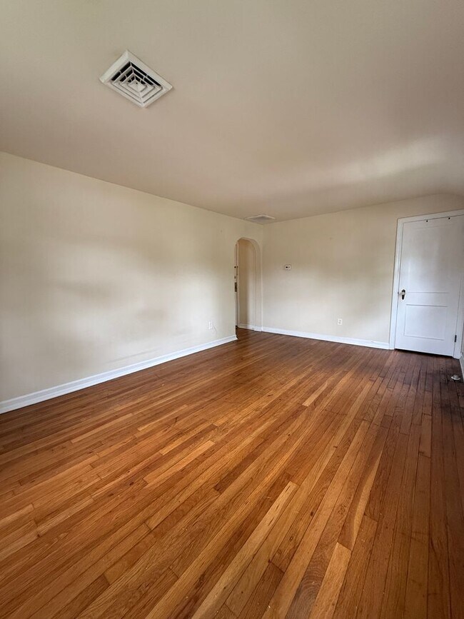 Building Photo - 212 Manheim Ave