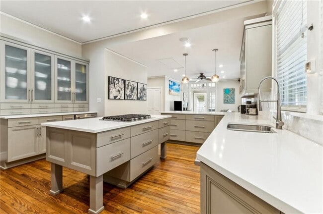 Building Photo - 901 Adair Ave NE