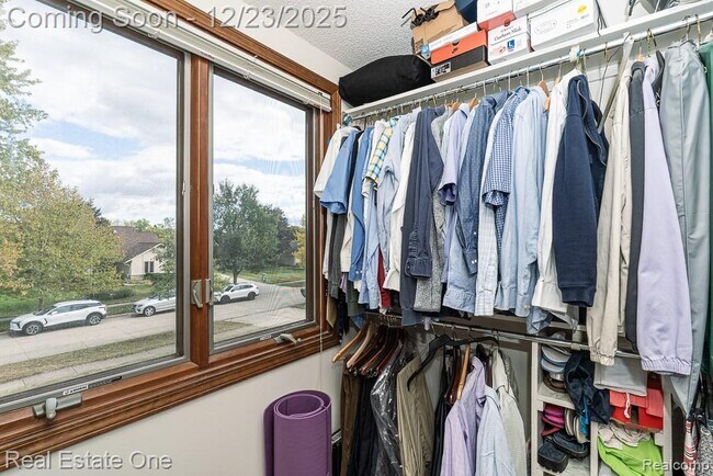 Building Photo - 1574 Devonshire Dr