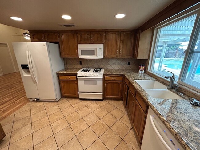 Building Photo - SW 3 Bedroom 2 Bath home with Pool. Yard Care Included.