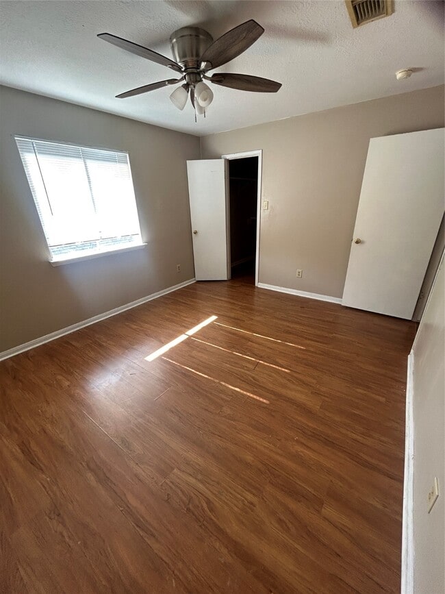 Building Photo - 16603 N Meadow Dr