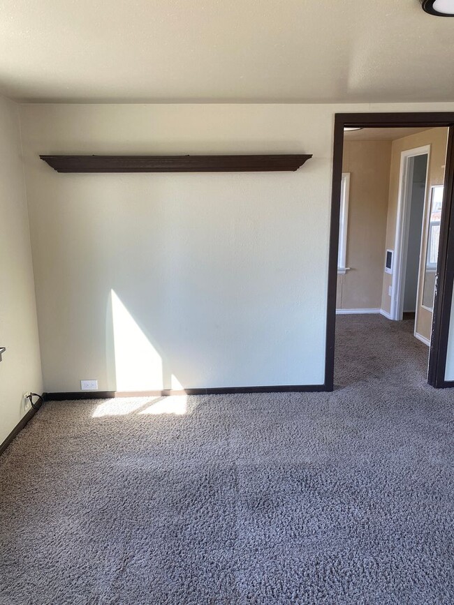 Building Photo - Cozy 2 Bedroom on Mae Valley Rd!!