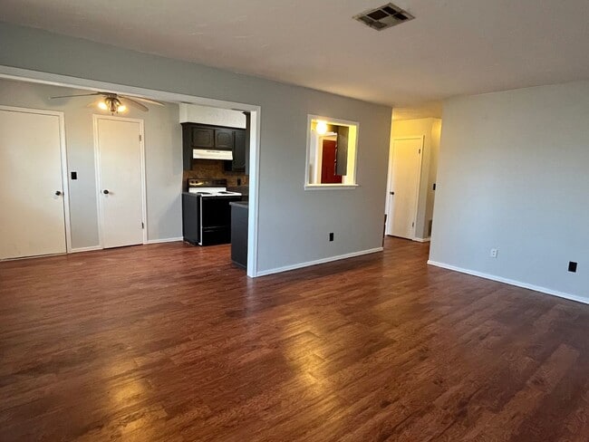 Building Photo - 3 Bed 1 Bath in Midwest City