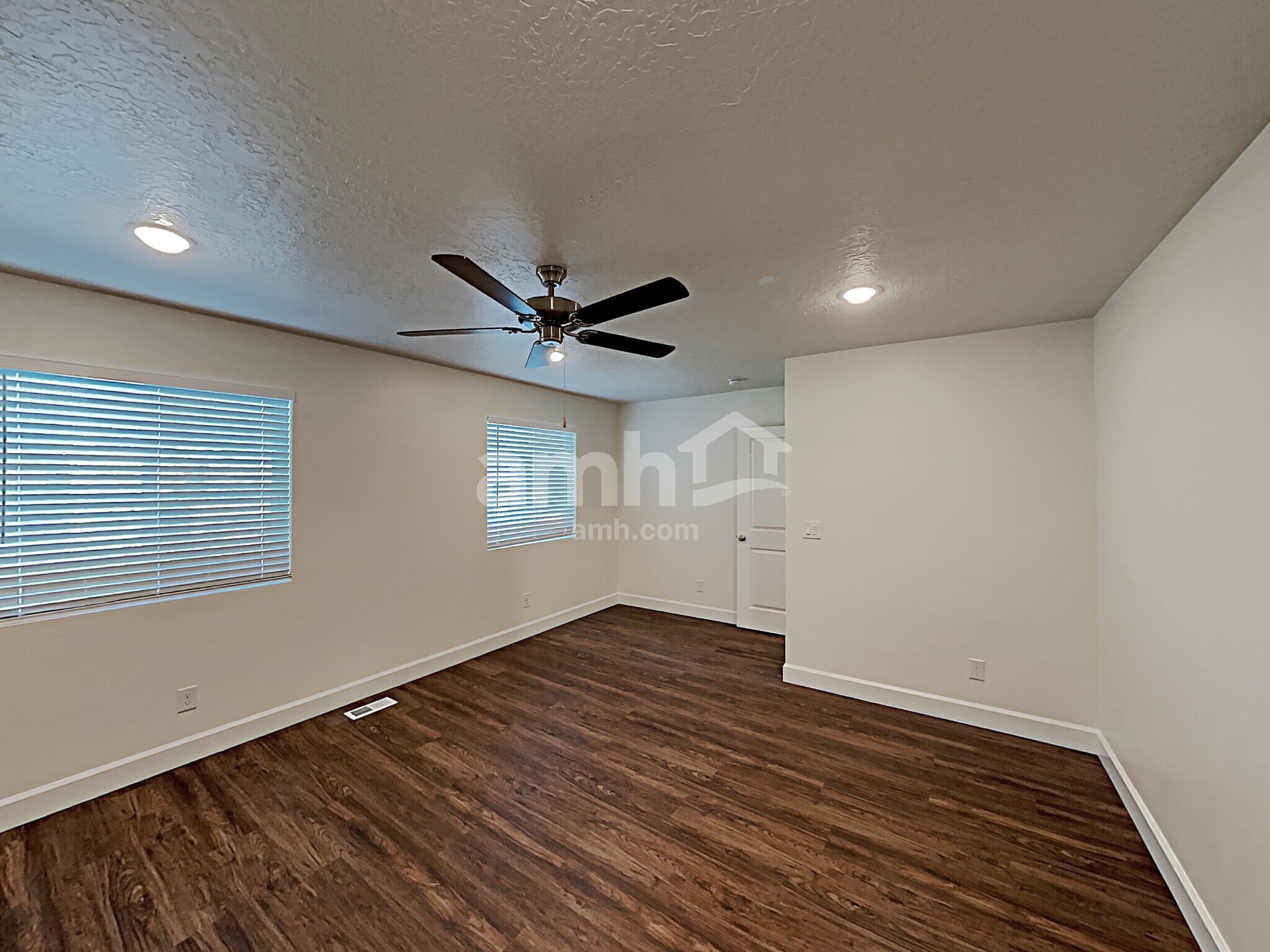 Building Photo - 1309 N Rickshaw Ln