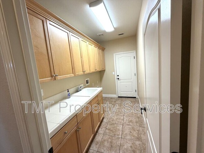 Building Photo - 6832 Salvaterra Cir