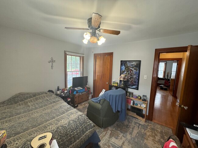 Mainfloor Bedroom 2 - 1112 William St