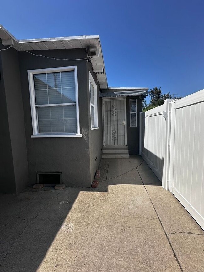 Building Photo - Situated in the Community of North Hollywo...