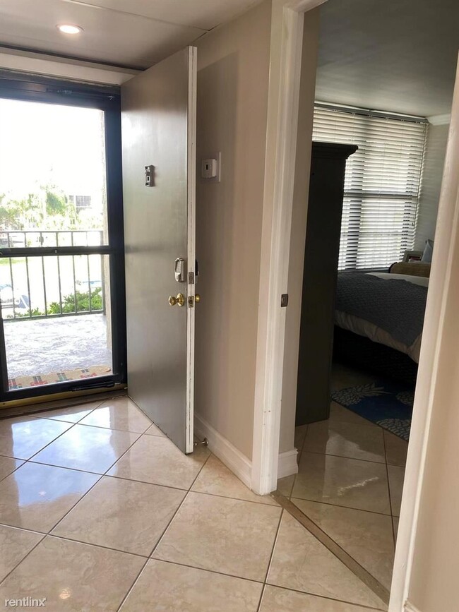 Building Photo - 2 br, 2 bath Condo - 13 Royal Palm Way Uni...