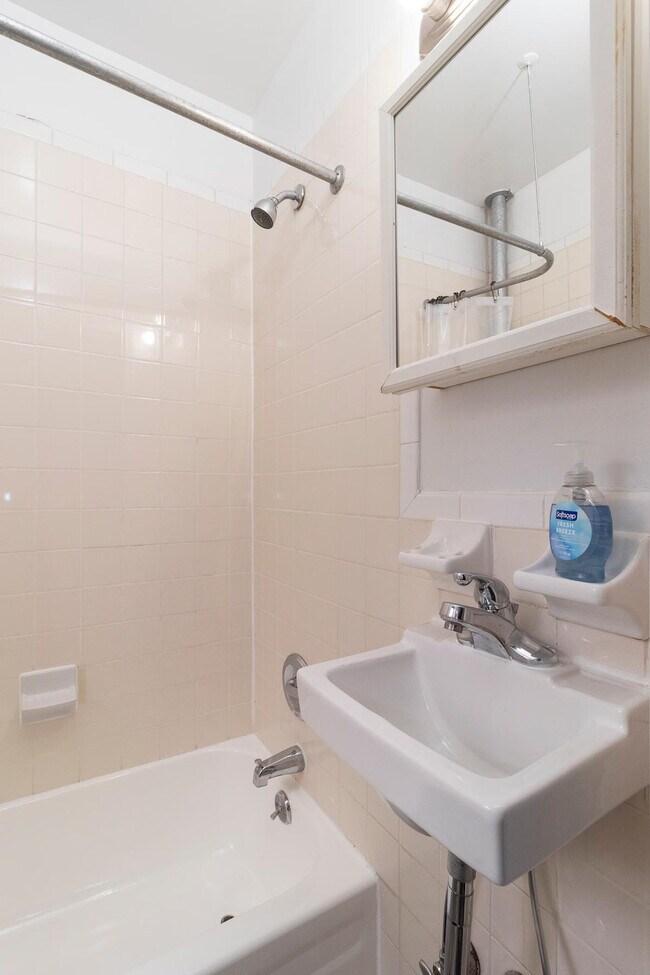 Building Photo - 1819d 2nd Ave