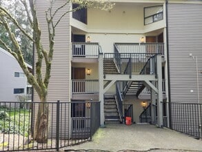 Building Photo - 2 Marigold Dr
