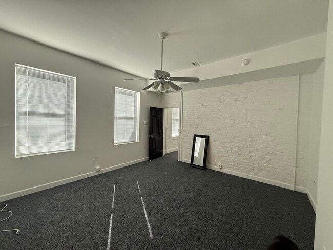 Building Photo - 212 W 6th St