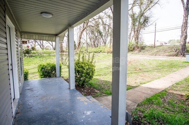 Building Photo - 5804 Old Rutledge Pike