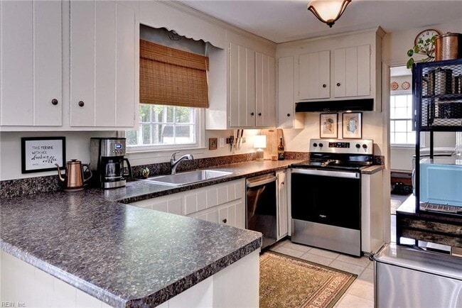 Building Photo - 2525 Lauderdale Dr