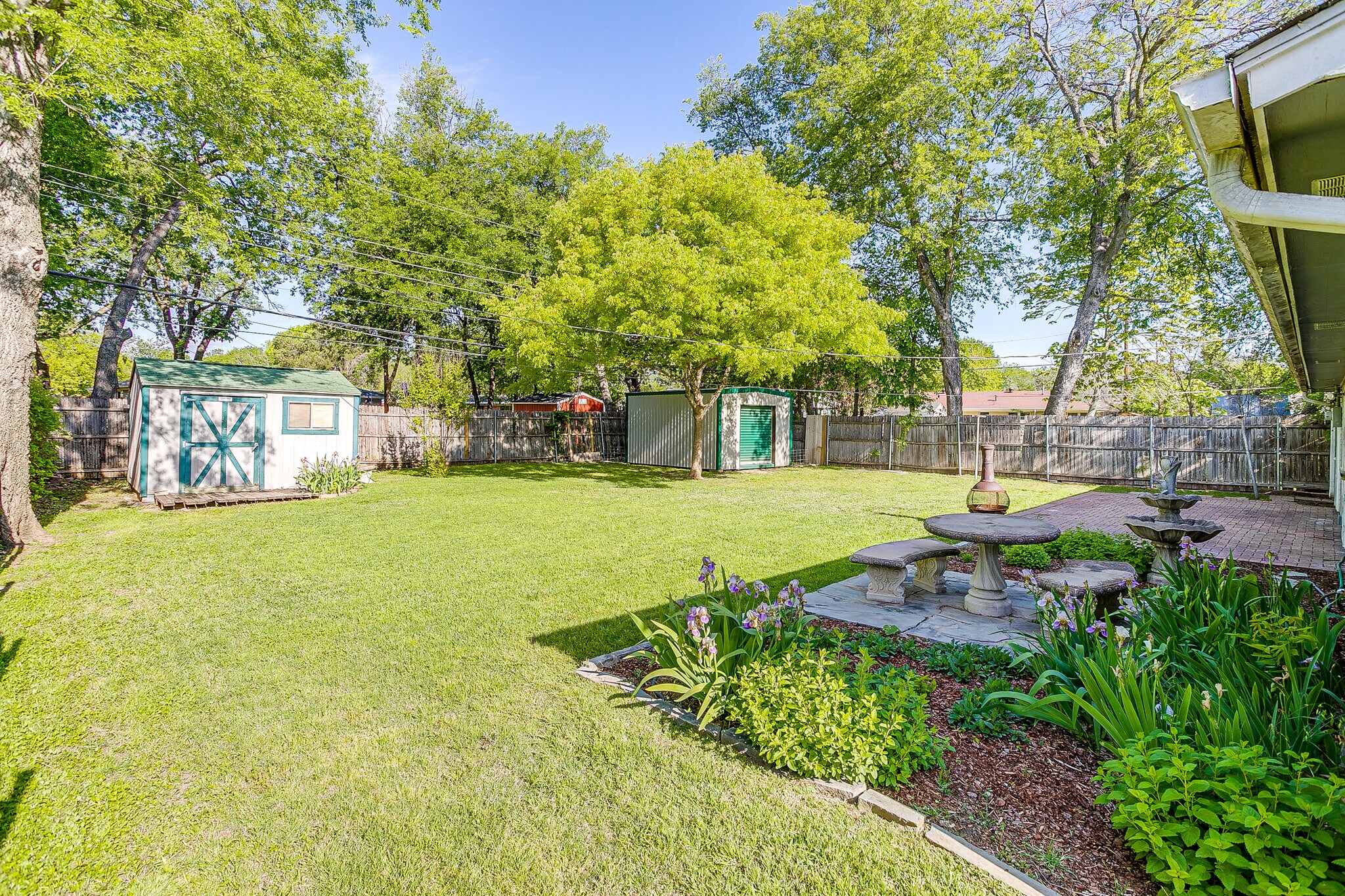 Building Photo - 1104 Sproles Dr