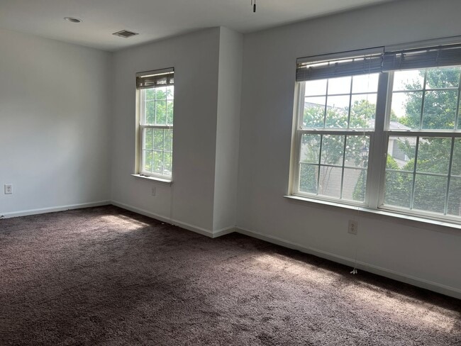 Building Photo - Gorgeous 3/2.5 End Unit Condo in Simpsonvi...