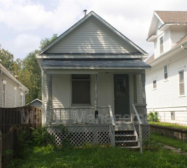 Primary Photo - 820 Charleston St