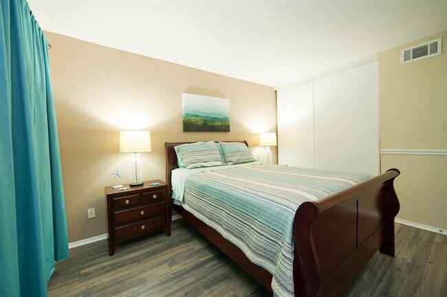 Building Photo - 12600 Melville Dr