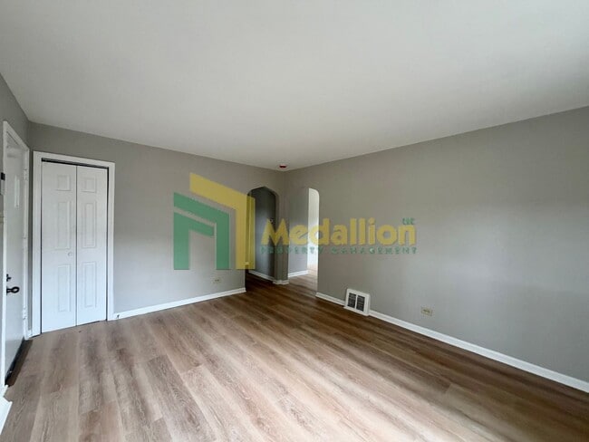 Building Photo - Updated 4-Bedroom Home with Bonus Living Space