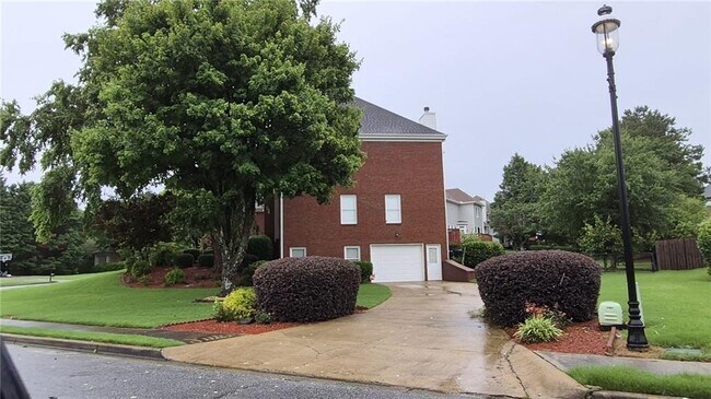 Building Photo - 5760 Dovnick Dr SW